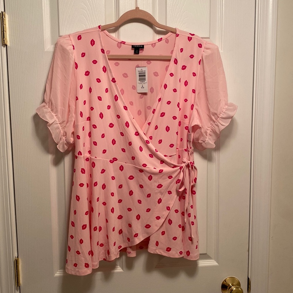 Brand New Torrid Pink Chiffon Puff Sleeve Top…size 2/2X/18-20